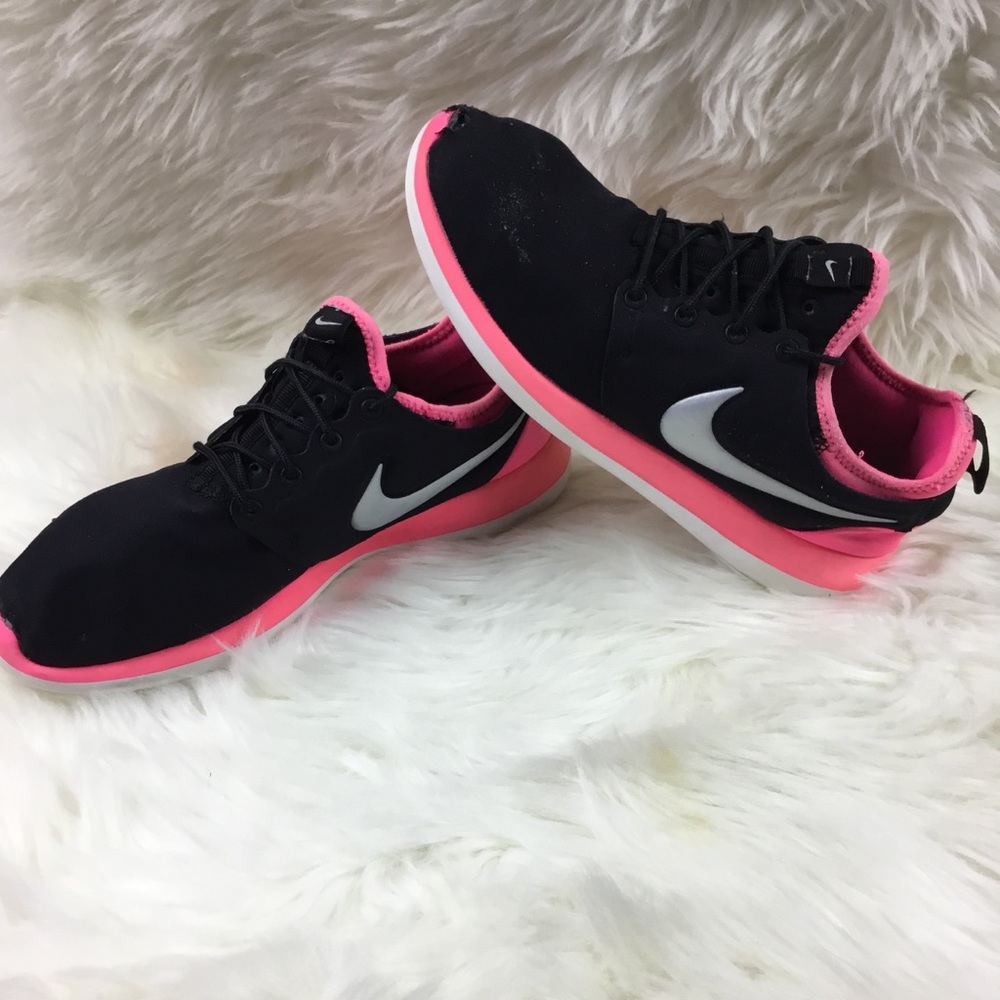 Pink black Nike running shoes - Picture 2 of 7